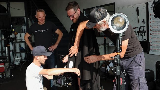 Photographie de l'équipe prise lors du tournage du film de marque Idéal pneu